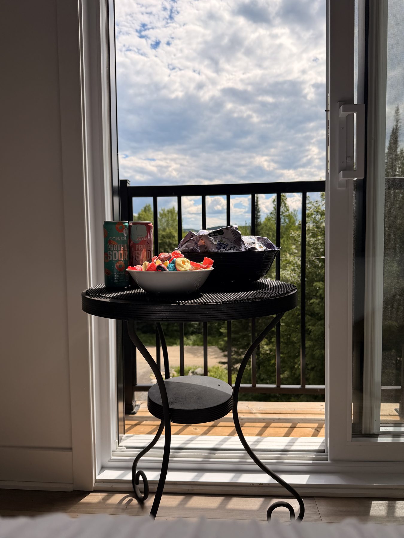 Snacks and drinks near a balcony overlooking the mountains in Saint-Côme